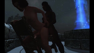 Мультяшная негритянка по самые яйца засаживает белой подруге