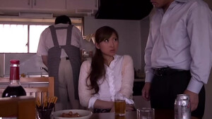 Японка лижет жопу мужику и трахается с ним