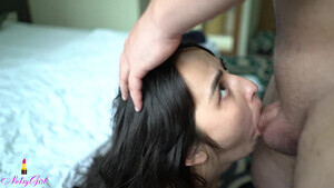 Молодая жена узбека делает мужу горловой минет ранним утром