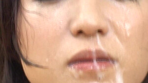 Японка отсосала у толпы мужиков за сперму