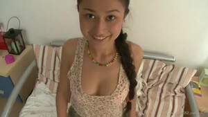 Присунул член в киску голой казашки