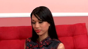 Красивая японка умеет трахаться в порно