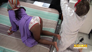 Любовник в маске снимает домашний секс со смазливой мусульманкой из Пхукета