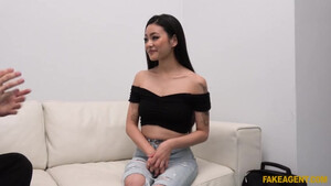 Молодая японка на порно кастинге продалась агенту за 100 баксов