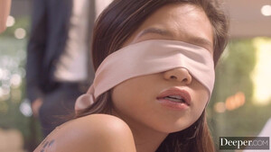 Азиатка и еропейка согласились на групповуху ЖМЖ с бизнесменом