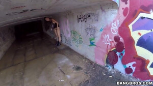 Пикапер выебал в жопу туристку из Китая