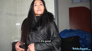 Дают - бери! Тайка взяла деньги за минет и еблю с незнакомцем в туалете!