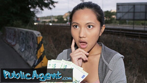 Публичный агент вывалил много денег чтобы тайка трахнулась с ним на улице