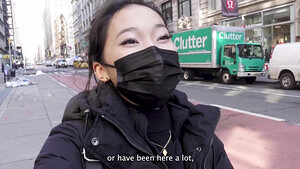 Азиатка в чулках трахается в анал со своим новым приятелем